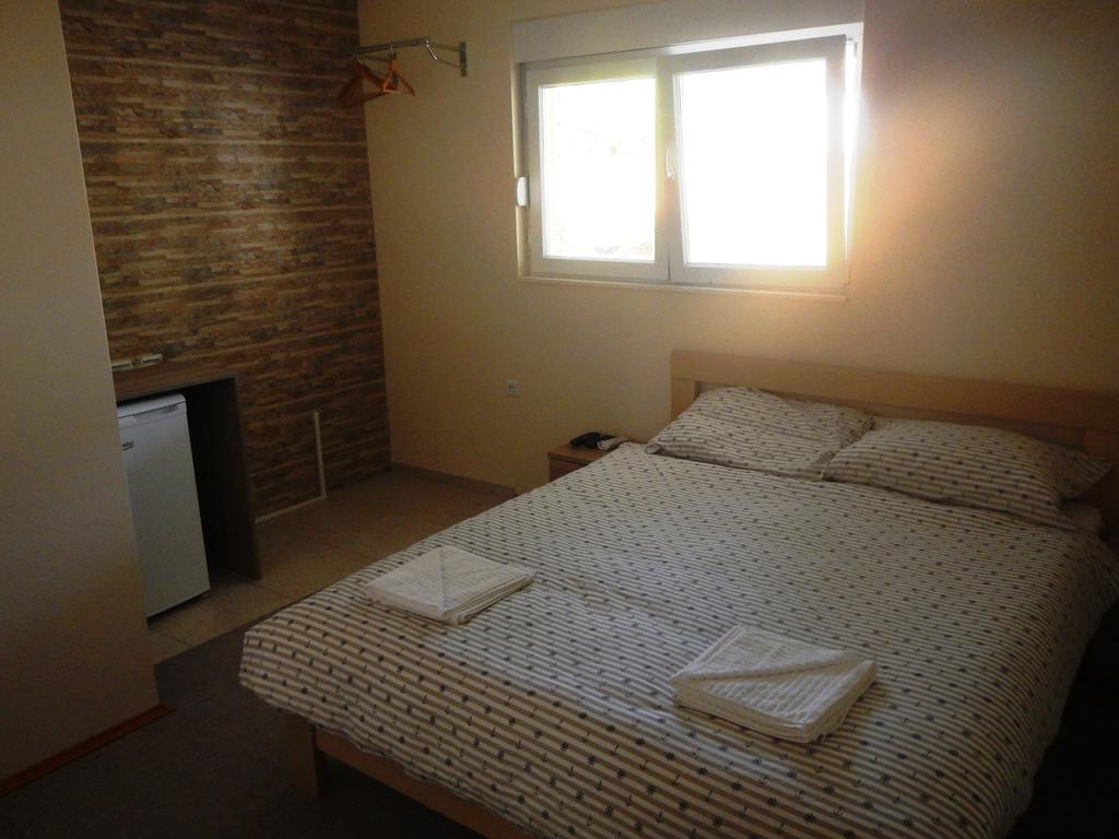 Riverside Guesthouse Pocitelj Esterno foto