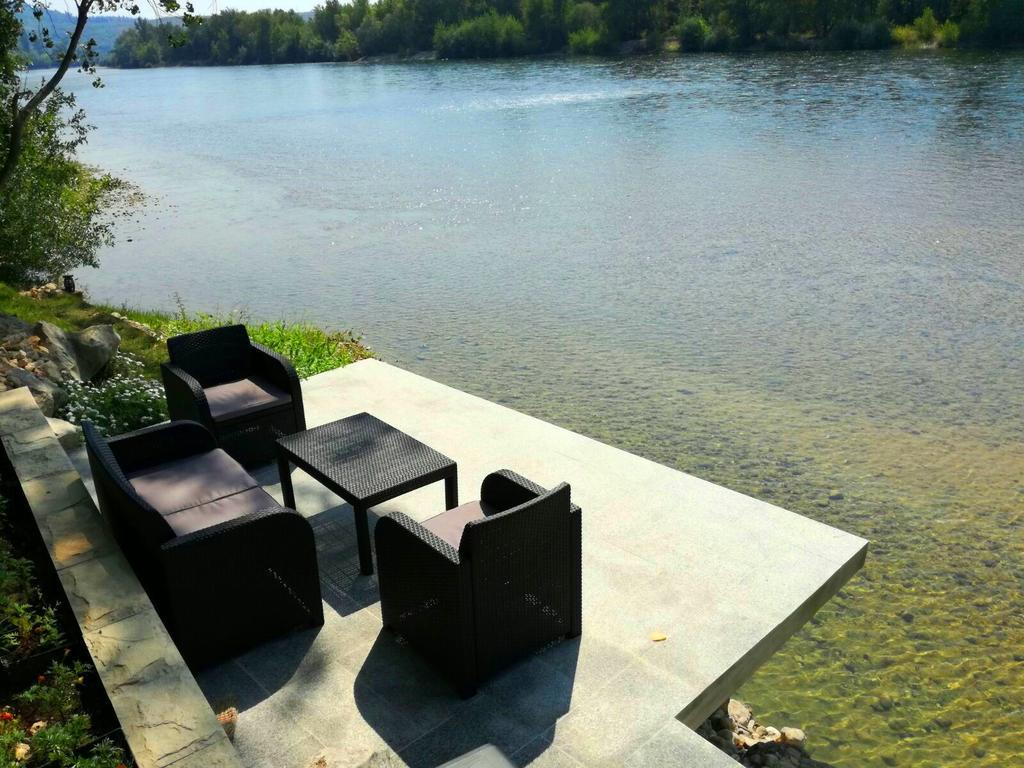 Riverside Guesthouse Pocitelj Esterno foto